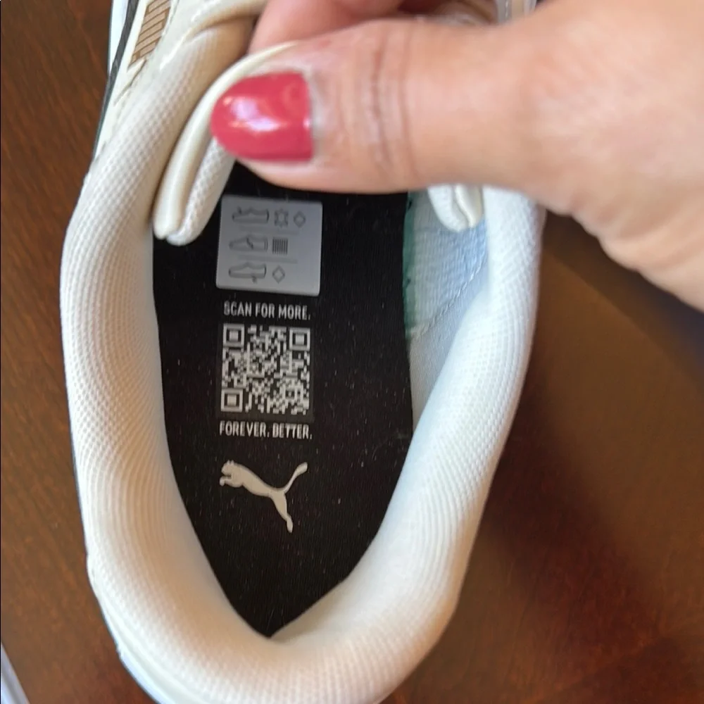 New No tag Puma Women’s Off-White Leather Platform sneakers size 8